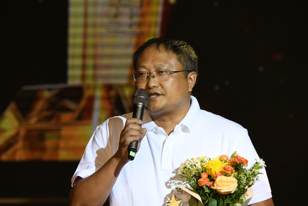 贡献之星  袁幼冬